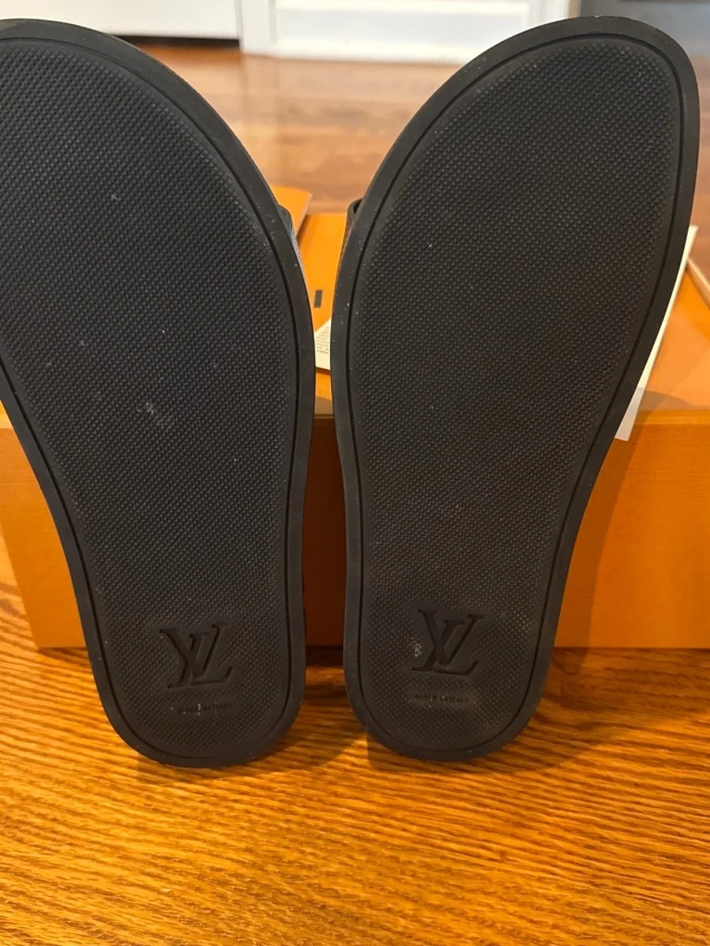 Louis Vuitton men’s size 6 water slides